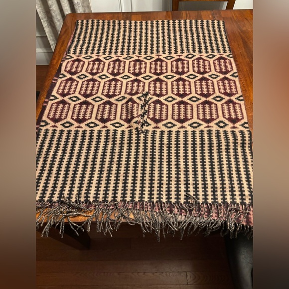 Madewell Blanket Cape Scarf Poncho - Reversible Geometric Burgundy Neutral - EUC